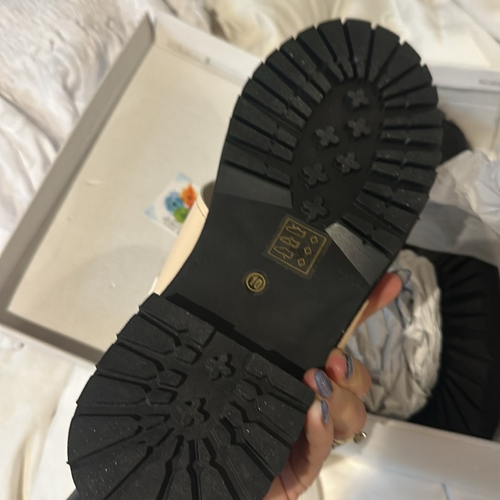 BEAST Sandals BRAND NEW - Picture 3 of 6